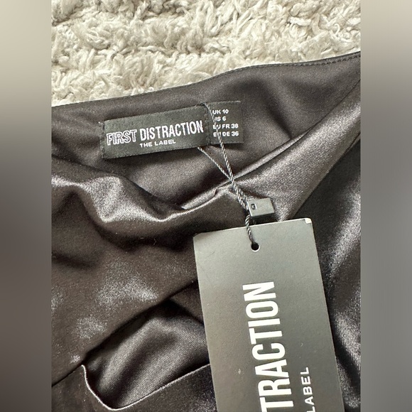 New with tags -Womens size 6 statement sleeve mini dress black long sleeve - Picture 3 of 5